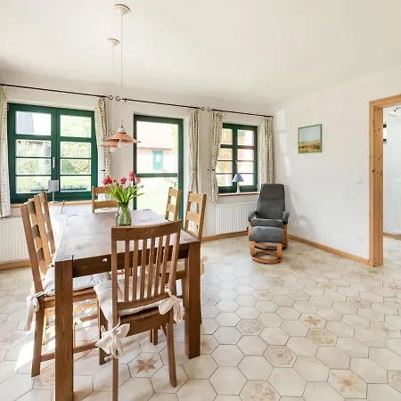 Holiday Near Close To The Beach Zierow